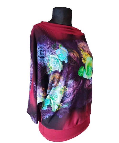 Bluzka kimono z marszczonym dekoltem - wzór w kremowe róże